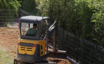 Travaux de terrassement avec une mini pelleteuse